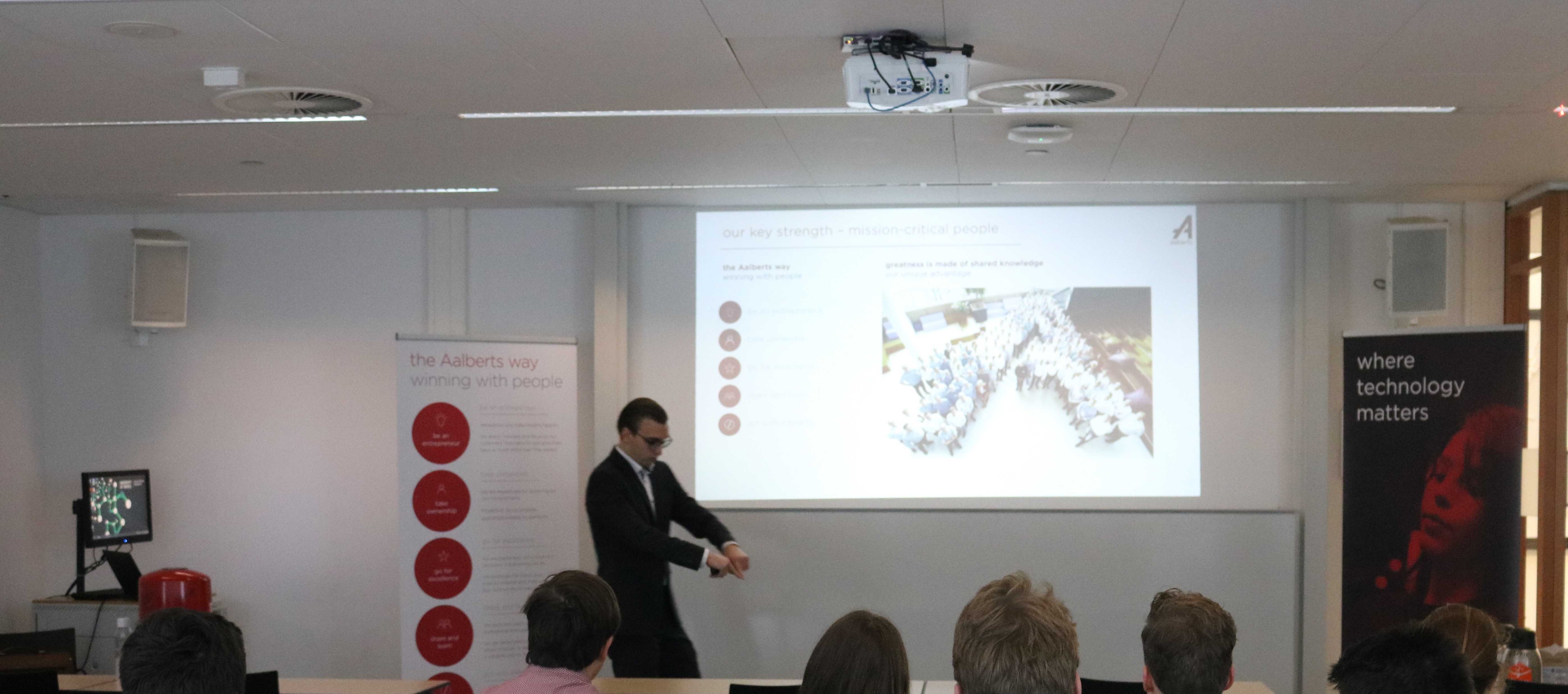 presenting trainee programme at University of Twente